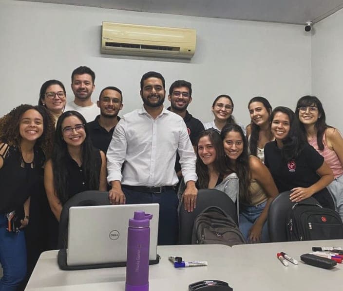 Dr. Jônatas com os alunos do grupo de estudos e pesquisa GEPCCP