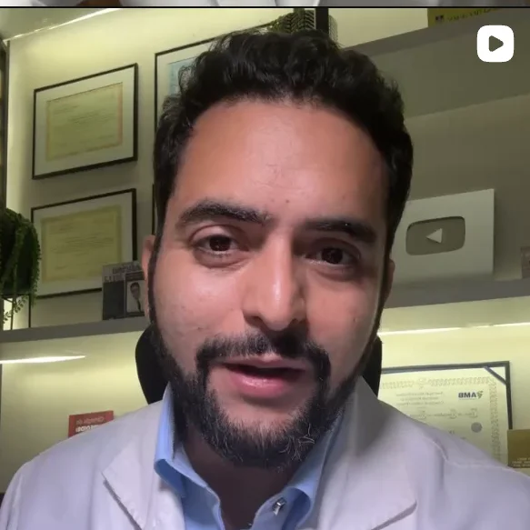 Dr. Jônatas Catunda respondendo dúvida de paciente em vídeo