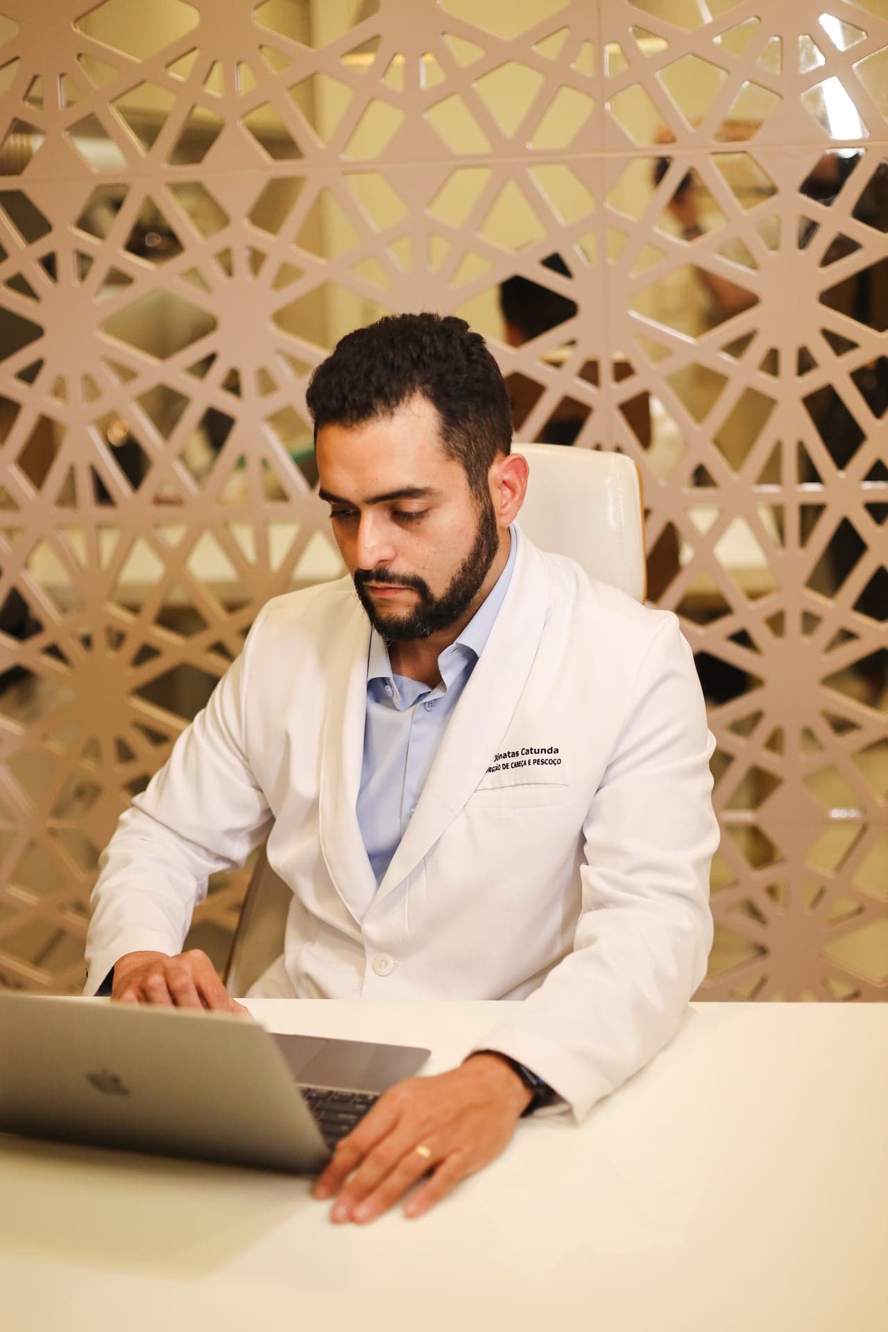 Dr. Jônatas Catunda em consulta online